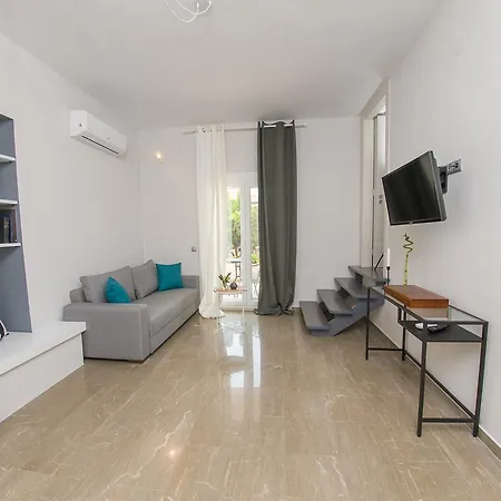 Palio Grey Apartament PalaiónTsiflíkion
